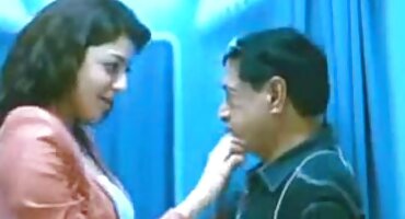 phim sex sone 385 Fucking Latina bởi hồ phim sexy bơi với vòi nước.