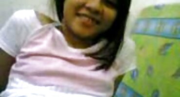 phim sex cấp 3 việt nam Fingering ở phía trước phim sex trên xe buýt của cô gái trong màu đỏ.