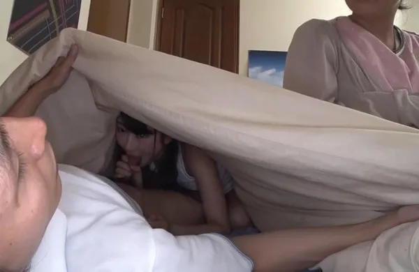 phim sex vuto Anh trai đang ngủ thì em họ dam dang mò vào chăn mút chuối